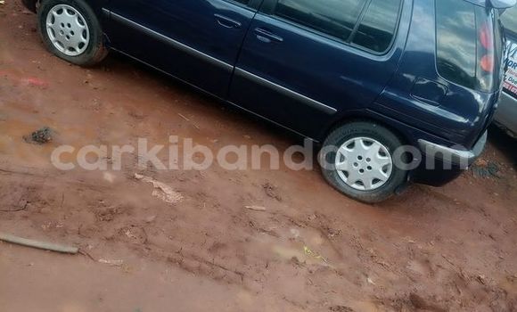 Nunua Ilio tumika Toyota Raum Bluu Gari ndani ya Kampala nchini Uganda Nunua Ilio tumika Toyota Raum Bluu Gari ndani ya Kampala nchini Uganda