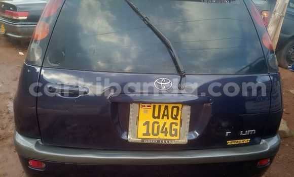 Gura Yakoze Toyota Raum Blue Imodoka i Kampala mu Uganda Gura Yakoze Toyota Raum Blue Imodoka i Kampala mu Uganda