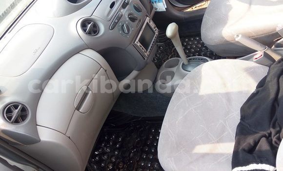 Gura Yakoze Toyota Platz Silver Imodoka i Kampala mu Uganda Gura Yakoze Toyota Platz Silver Imodoka i Kampala mu Uganda