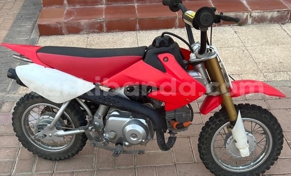 Acheter Occasion Moto Honda CRF Rouge à Kampala, Ouganda