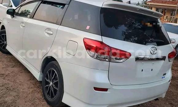 Gura Yakoze Toyota Wish White Imodoka i Bugembe mu Eastern Gura Yakoze Toyota Wish White Imodoka i Bugembe mu Eastern