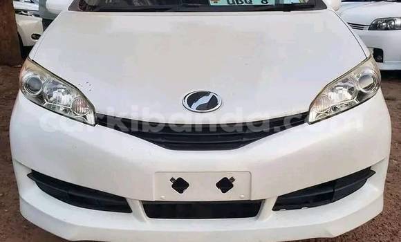 Gura Yakoze Toyota Wish White Imodoka i Bugembe mu Eastern Gura Yakoze Toyota Wish White Imodoka i Bugembe mu Eastern