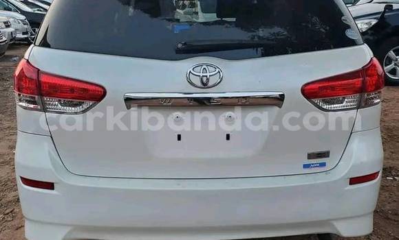 Gura Yakoze Toyota Wish White Imodoka i Bugembe mu Eastern Gura Yakoze Toyota Wish White Imodoka i Bugembe mu Eastern
