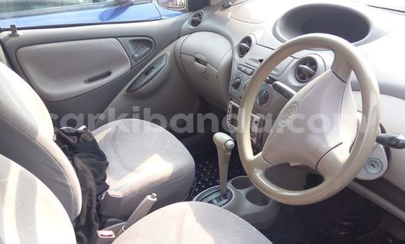 Gura Yakoze Toyota Platz Silver Imodoka i Kampala mu Uganda Gura Yakoze Toyota Platz Silver Imodoka i Kampala mu Uganda