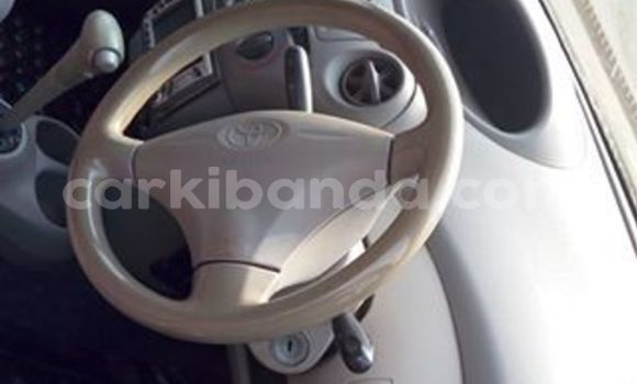 Gura Yakoze Toyota Platz Silver Imodoka i Kampala mu Uganda Gura Yakoze Toyota Platz Silver Imodoka i Kampala mu Uganda