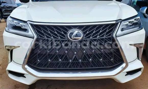 Gura Yakoze Lexus LX 570 White Imodoka i Bombo mu Central Gura Yakoze Lexus LX 570 White Imodoka i Bombo mu Central