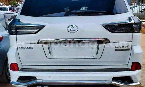 Gura Yakoze Lexus LX 570 White Imodoka i Bombo mu Central Gura Yakoze Lexus LX 570 White Imodoka i Bombo mu Central