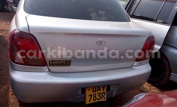 Gura Yakoze Toyota Platz Silver Imodoka i Kampala mu Uganda Gura Yakoze Toyota Platz Silver Imodoka i Kampala mu Uganda