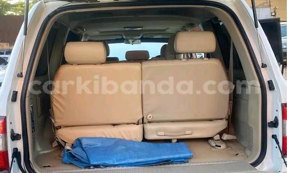 Acheter Occasion Voiture Toyota Land Cruiser Blanc à Arua, Ouganda Acheter Occasion Voiture Toyota Land Cruiser Blanc à Arua, Ouganda