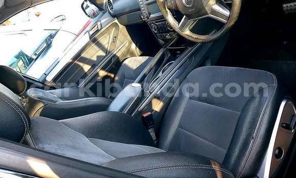 Acheter Occasion Voiture Mercedes‒Benz ML–Class Noir à Bombo, Central Acheter Occasion Voiture Mercedes‒Benz ML–Class Noir à Bombo, Central