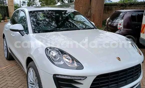 Gura Yakoze Subaru Outback White Imodoka i Bombo mu Central