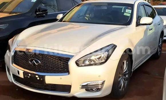 Gura Yakoze Nissan Fuga White Imodoka i Bombo mu Central