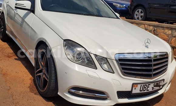 Gura Yakoze Mercedes‒Benz E–Class White Imodoka i Arua mu Uganda Gura Yakoze Mercedes‒Benz E–Class White Imodoka i Arua mu Uganda