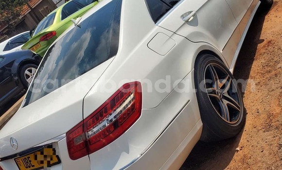 Gura Yakoze Mercedes‒Benz E–Class White Imodoka i Arua mu Uganda Gura Yakoze Mercedes‒Benz E–Class White Imodoka i Arua mu Uganda