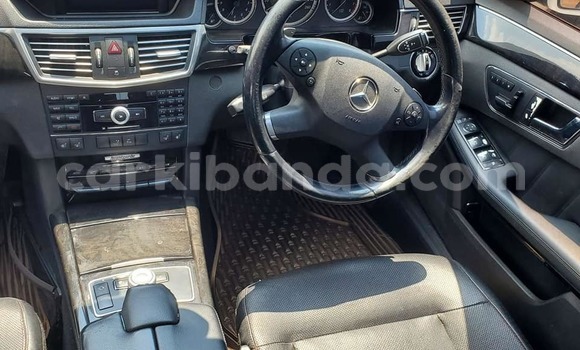 Gura Yakoze Mercedes‒Benz E–Class White Imodoka i Arua mu Uganda Gura Yakoze Mercedes‒Benz E–Class White Imodoka i Arua mu Uganda