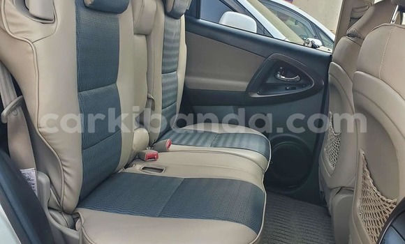 Acheter Occasion Voiture Toyota Vanguard Blanc à Bugembe, Est Acheter Occasion Voiture Toyota Vanguard Blanc à Bugembe, Est