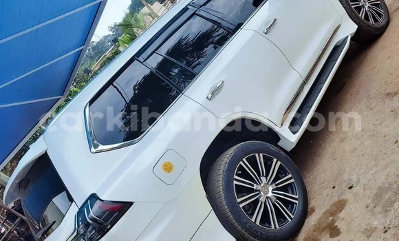 Gura Yakoze Lexus LX 570 White Imodoka i Arua mu Uganda Gura Yakoze Lexus LX 570 White Imodoka i Arua mu Uganda