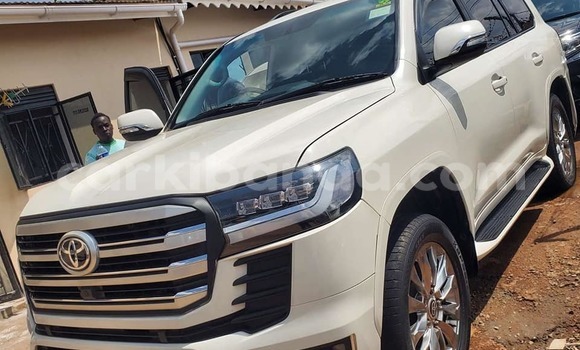 Acheter Occasion Voiture Toyota Land Cruiser Blanc à Bugembe, Est Acheter Occasion Voiture Toyota Land Cruiser Blanc à Bugembe, Est
