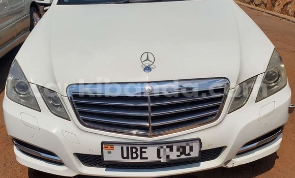 Gura Yakoze Mercedes‒Benz E–Class White Imodoka i Bugembe mu Eastern Gura Yakoze Mercedes‒Benz E–Class White Imodoka i Bugembe mu Eastern