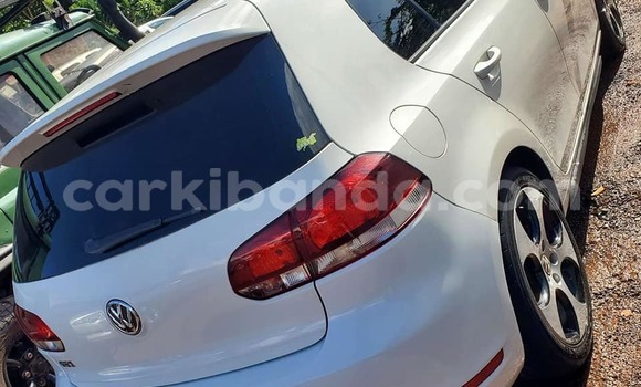 Gura Yakoze Volkswagen Golf White Imodoka i Bugembe mu Eastern Gura Yakoze Volkswagen Golf White Imodoka i Bugembe mu Eastern