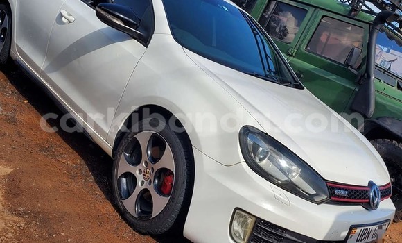 Gura Yakoze Volkswagen Golf White Imodoka i Bugembe mu Eastern Gura Yakoze Volkswagen Golf White Imodoka i Bugembe mu Eastern