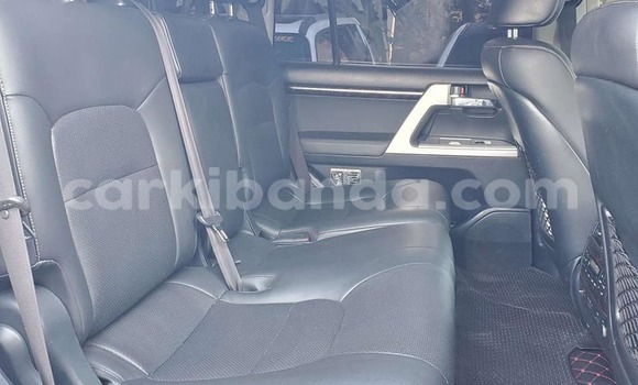 Gura Yakoze Toyota Land Cruiser Black Imodoka i Bugiri mu Eastern Gura Yakoze Toyota Land Cruiser Black Imodoka i Bugiri mu Eastern