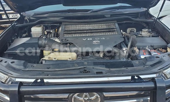 Gura Yakoze Toyota Land Cruiser Black Imodoka i Bugiri mu Eastern Gura Yakoze Toyota Land Cruiser Black Imodoka i Bugiri mu Eastern