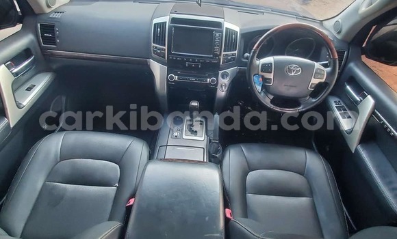 Gura Yakoze Toyota Land Cruiser Black Imodoka i Bugiri mu Eastern Gura Yakoze Toyota Land Cruiser Black Imodoka i Bugiri mu Eastern