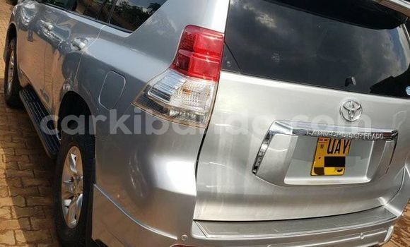 Nunua Ilio tumika Toyota Land Cruiser Nyingine Gari ndani ya Kampala nchini Uganda Nunua Ilio tumika Toyota Land Cruiser Nyingine Gari ndani ya Kampala nchini Uganda