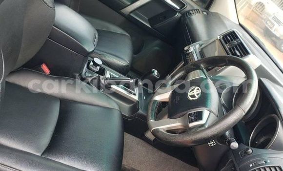 Nunua Ilio tumika Toyota Land Cruiser Nyingine Gari ndani ya Kampala nchini Uganda Nunua Ilio tumika Toyota Land Cruiser Nyingine Gari ndani ya Kampala nchini Uganda