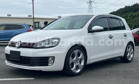 Nunua Ilio tumika Volkswagen Golf GTI Nyeupe Gari ndani ya Kampala nchini Uganda