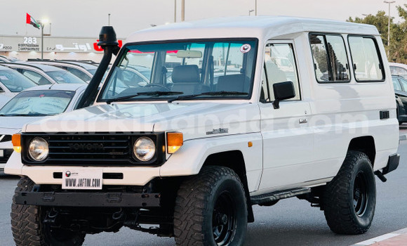 Buy Used Toyota Land Cruiser White Car in Kampala in Uganda Buy Used Toyota Land Cruiser White Car in Kampala in Uganda
