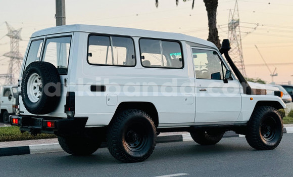 Buy Used Toyota Land Cruiser White Car in Kampala in Uganda Buy Used Toyota Land Cruiser White Car in Kampala in Uganda