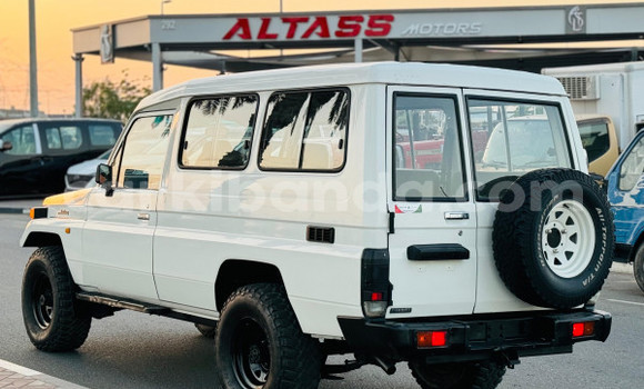 Buy Used Toyota Land Cruiser White Car in Kampala in Uganda Buy Used Toyota Land Cruiser White Car in Kampala in Uganda