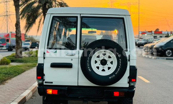 Buy Used Toyota Land Cruiser White Car in Kampala in Uganda Buy Used Toyota Land Cruiser White Car in Kampala in Uganda