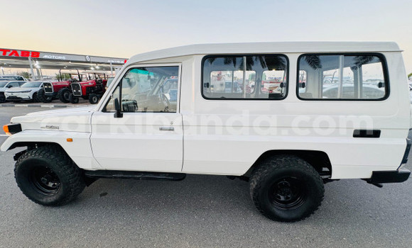 Buy Used Toyota Land Cruiser White Car in Kampala in Uganda Buy Used Toyota Land Cruiser White Car in Kampala in Uganda
