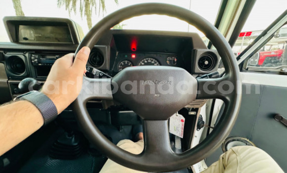 Buy Used Toyota Land Cruiser White Car in Kampala in Uganda Buy Used Toyota Land Cruiser White Car in Kampala in Uganda