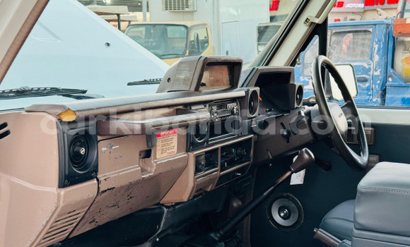 Buy Used Toyota Land Cruiser White Car in Kampala in Uganda Buy Used Toyota Land Cruiser White Car in Kampala in Uganda