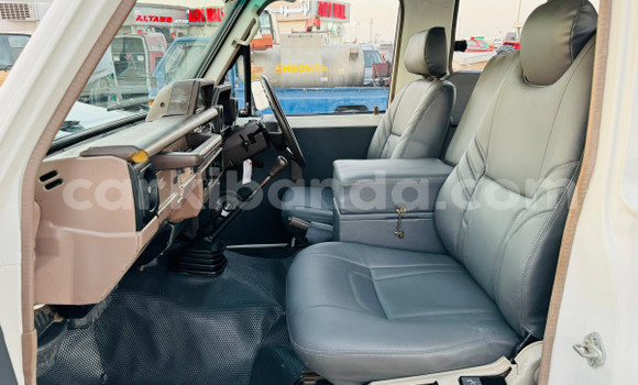 Buy Used Toyota Land Cruiser White Car in Kampala in Uganda Buy Used Toyota Land Cruiser White Car in Kampala in Uganda