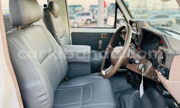 Buy Used Toyota Land Cruiser White Car in Kampala in Uganda Buy Used Toyota Land Cruiser White Car in Kampala in Uganda