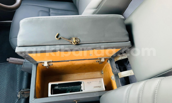 Buy Used Toyota Land Cruiser White Car in Kampala in Uganda Buy Used Toyota Land Cruiser White Car in Kampala in Uganda