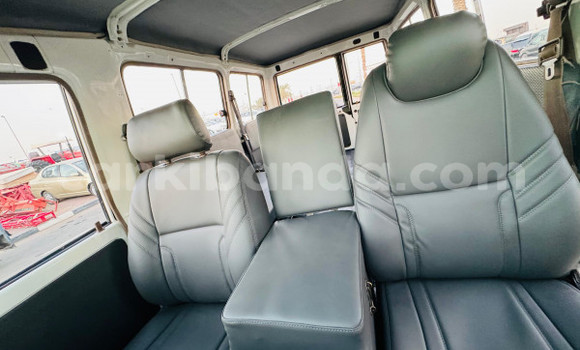 Buy Used Toyota Land Cruiser White Car in Kampala in Uganda Buy Used Toyota Land Cruiser White Car in Kampala in Uganda