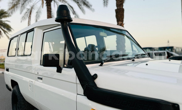 Buy Used Toyota Land Cruiser White Car in Kampala in Uganda Buy Used Toyota Land Cruiser White Car in Kampala in Uganda