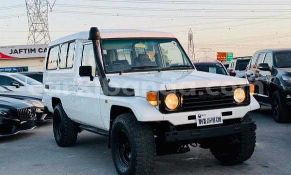 Buy Used Toyota Land Cruiser White Car in Kampala in Uganda Buy Used Toyota Land Cruiser White Car in Kampala in Uganda