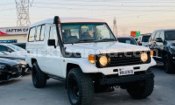 Buy Used Toyota Land Cruiser White Car in Kampala in Uganda Buy Used Toyota Land Cruiser White Car in Kampala in Uganda
