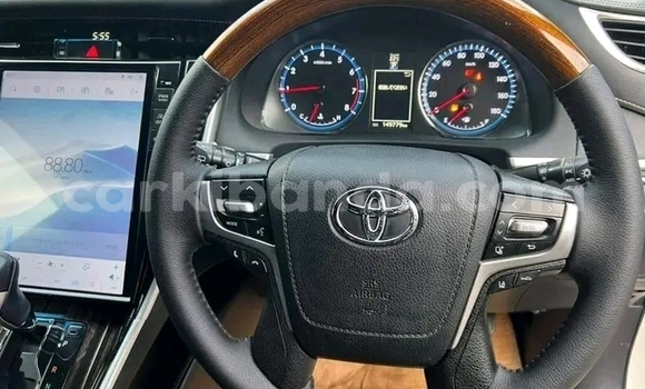 Gura Yakoze Toyota Harrier White Imodoka i Hoima mu Uganda Gura Yakoze Toyota Harrier White Imodoka i Hoima mu Uganda