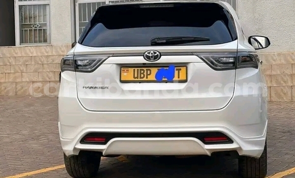Gura Yakoze Toyota Harrier White Imodoka i Hoima mu Uganda Gura Yakoze Toyota Harrier White Imodoka i Hoima mu Uganda