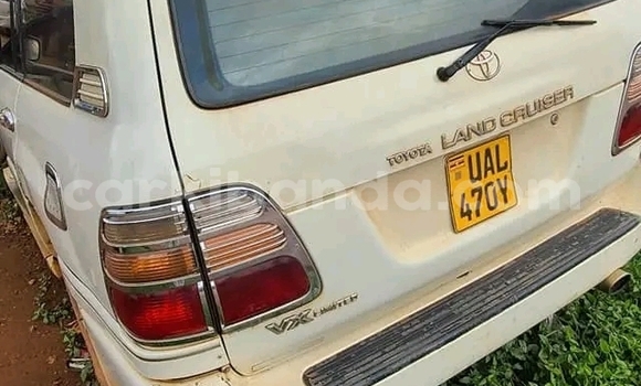 Gura Yakoze Toyota Land Cruiser White Imodoka i Bundibugyo mu Western Gura Yakoze Toyota Land Cruiser White Imodoka i Bundibugyo mu Western