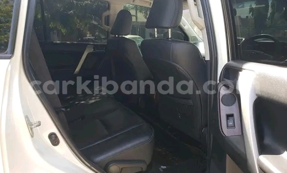 Gura Yakoze Toyota Land Cruiser White Imodoka i Kampala mu Uganda Gura Yakoze Toyota Land Cruiser White Imodoka i Kampala mu Uganda