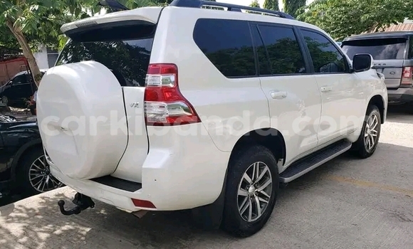 Gura Yakoze Toyota Land Cruiser White Imodoka i Kampala mu Uganda Gura Yakoze Toyota Land Cruiser White Imodoka i Kampala mu Uganda